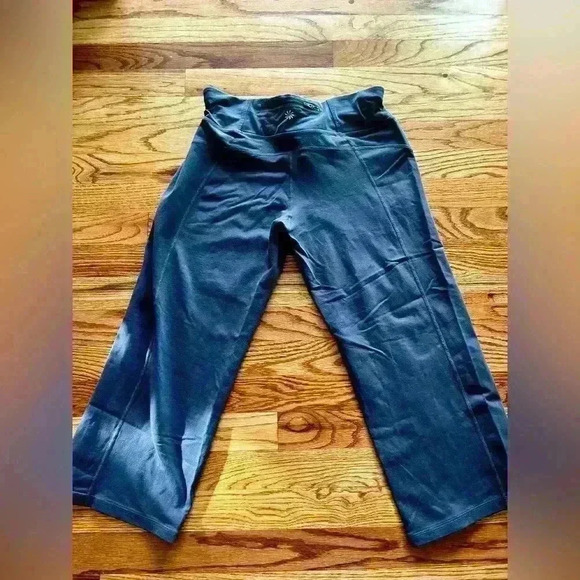 ATHLETA BALANCE WIDE CROP - GRAY - SMALL - Picture 8 of 9